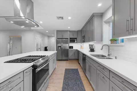 5425 E Verde Ln, Phoenix, AZ 85018 photo 11