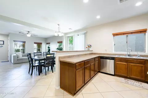 853 S Pheasant Dr, Gilbert, AZ 85296 photo 6