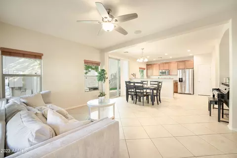 853 S Pheasant Dr, Gilbert, AZ 85296 photo 2