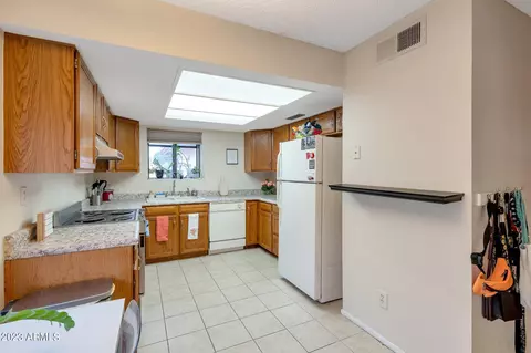 5213 E Half Moon Dr, Phoenix, AZ 85044 photo 4