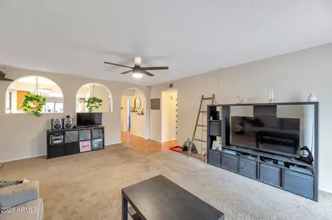 5213 E Half Moon Dr, Phoenix, AZ 85044 photo 9