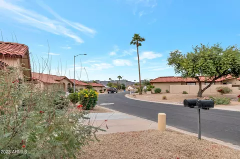 5213 E Half Moon Dr, Phoenix, AZ 85044 photo 2