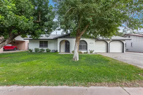 8049 N 55th Dr, Glendale, AZ 85302