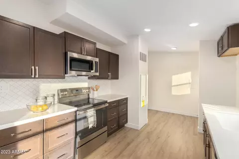 45011 N 6th St, New River, AZ 85087