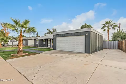 Exterior - 3733 E Piccadilly Rd, Phoenix, AZ 85018 photo 3 of 8