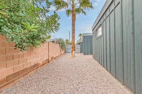 Exterior - 3733 E Piccadilly Rd, Phoenix, AZ 85018 photo 8 of 8