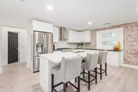 Kitchen - 3733 E Piccadilly Rd, Phoenix, AZ 85018 photo 2 of 4
