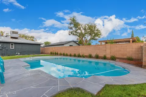 Exterior - 3733 E Piccadilly Rd, Phoenix, AZ 85018 photo 6 of 8