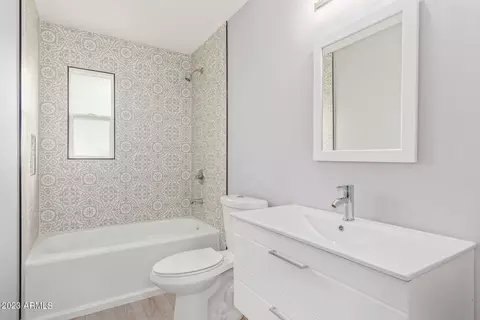 Bath - 3733 E Piccadilly Rd, Phoenix, AZ 85018 photo 1 of 4