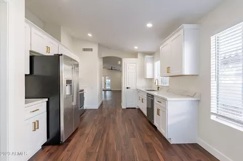 4133 E Tanglewood Dr, Phoenix, AZ 85048 photo 7