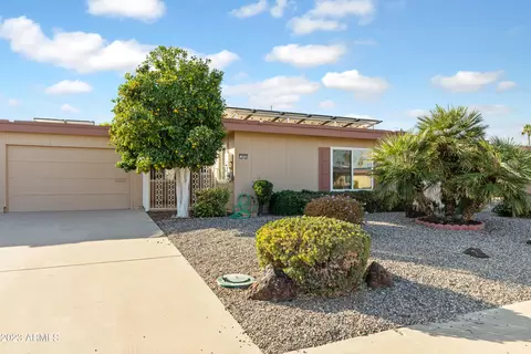9829 W Royal Ridge Dr, Sun City, AZ 85351