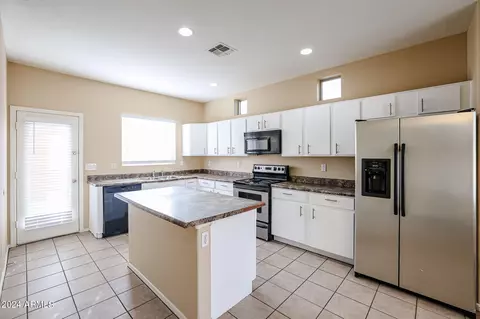 9336 W Milkweed Loop, Phoenix, AZ 85037 photo 7