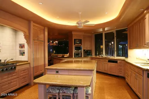 Kitchen - 15 Biltmore Estates Dr, Phoenix, AZ 85016 photo 1 of 2