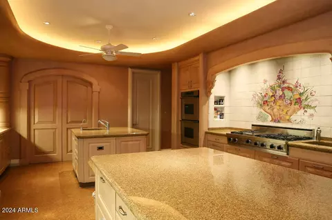 Kitchen - 15 Biltmore Estates Dr, Phoenix, AZ 85016 photo 2 of 2