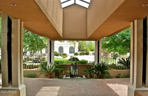 Exterior - 15 Biltmore Estates Dr, Phoenix, AZ 85016 photo 3 of 12