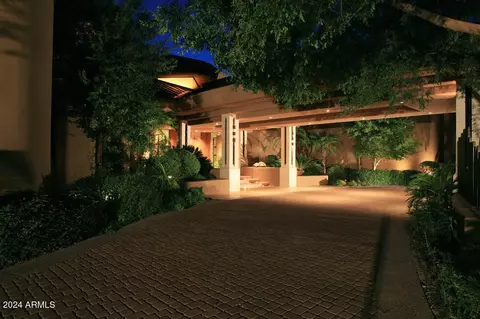 Exterior - 15 Biltmore Estates Dr, Phoenix, AZ 85016 photo 1 of 12