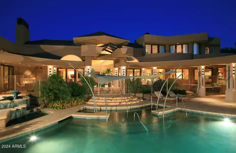 Exterior - 15 Biltmore Estates Dr, Phoenix, AZ 85016 photo 2 of 12