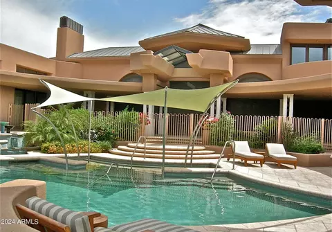 Exterior - 15 Biltmore Estates Dr, Phoenix, AZ 85016 photo 9 of 12