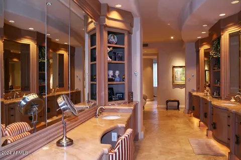 Bath - 15 Biltmore Estates Dr, Phoenix, AZ 85016 photo 1 of 1