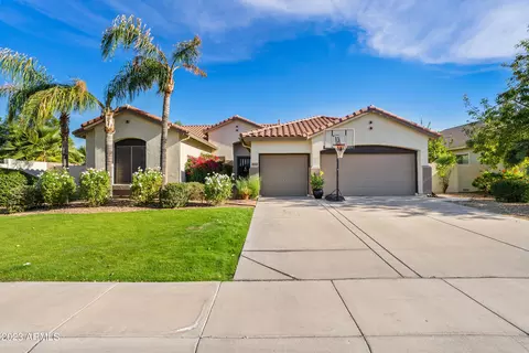 6717 S Crestview Dr, Gilbert, AZ 85298