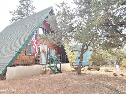 3357 Rim Lakes Dr, Overgaard, AZ 85933