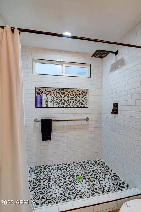 Bath - 2241 E Garfield St, Phoenix, AZ 85006 photo 5 of 8