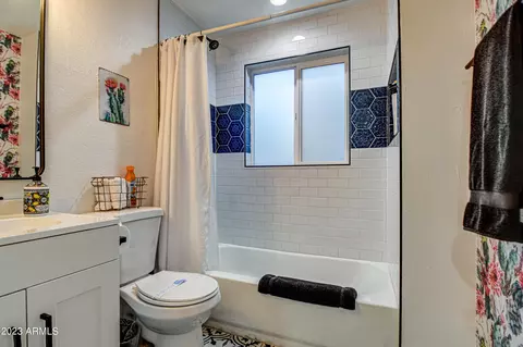 Bath - 2241 E Garfield St, Phoenix, AZ 85006 photo 6 of 8