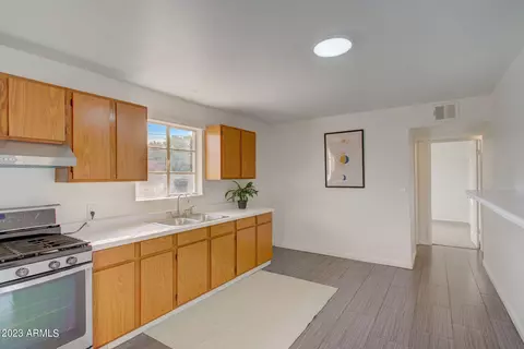 1815 E Lynne Ln, Phoenix, AZ 85042 photo 4