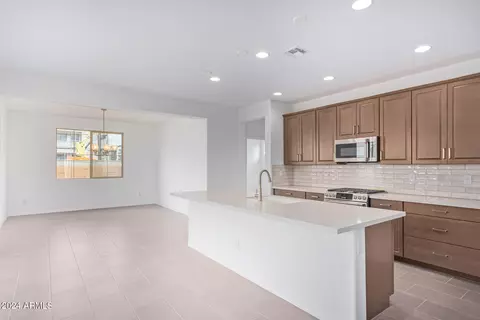 Kitchen - 7802 E Quartet Ave, Mesa, AZ 85212 photo 4 of 9