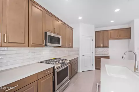 Kitchen - 7802 E Quartet Ave, Mesa, AZ 85212 photo 8 of 9
