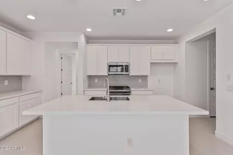 Kitchen - 7808 E Quartet Ave, Mesa, AZ 85212 photo 4 of 5