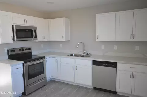 2828 W Echo Ln, Phoenix, AZ 85051 photo 4