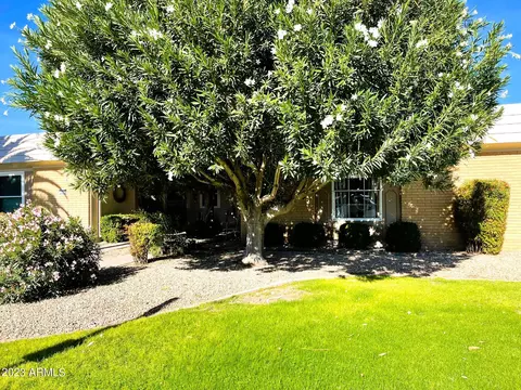 10504 W Palmeras Dr, Sun City, AZ 85373