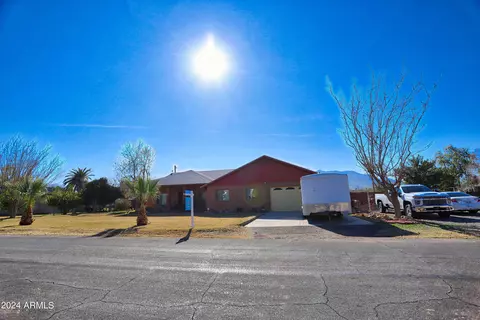 2749 W Desert Dr, Laveen, AZ 85339