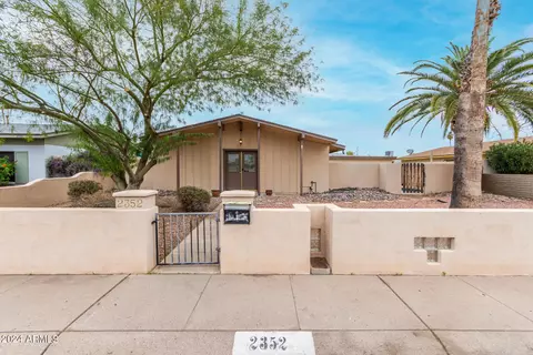 2352 W Paradise Dr, Phoenix, AZ 85029