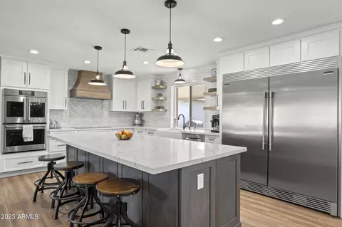 Kitchen - 5533 E Cheery Lynn Rd, Phoenix, AZ 85018 photo 1 of 3