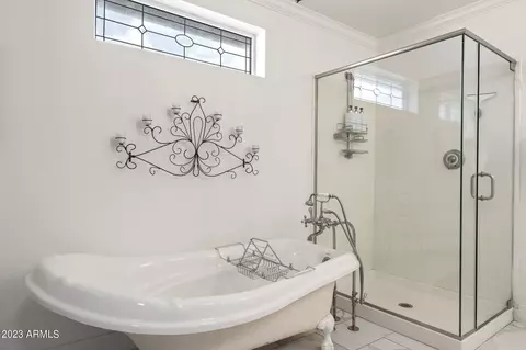 Bath - 5533 E Cheery Lynn Rd, Phoenix, AZ 85018 photo 3 of 6