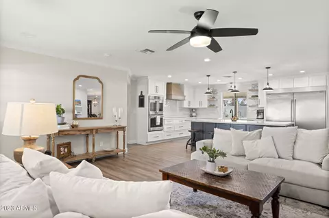 Living - 5533 E Cheery Lynn Rd, Phoenix, AZ 85018 photo 1 of 2