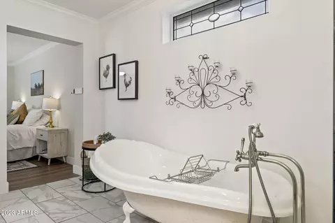 Bath - 5533 E Cheery Lynn Rd, Phoenix, AZ 85018 photo 2 of 6