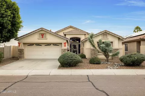 8025 W Harmony Ln, Peoria, AZ 85382