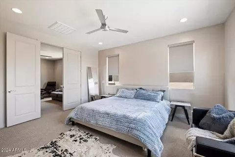 Bedroom - 5954 E Abraham Ln, Phoenix, AZ 85054 photo 3 of 5