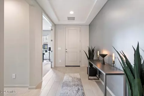 Entry Way - 5954 E Abraham Ln, Phoenix, AZ 85054 photo 1 of 2