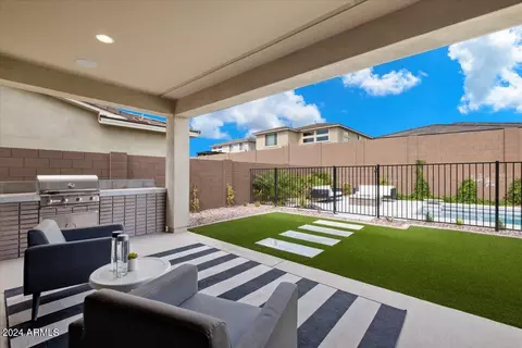 Exterior - 5954 E Abraham Ln, Phoenix, AZ 85054 photo 5 of 8