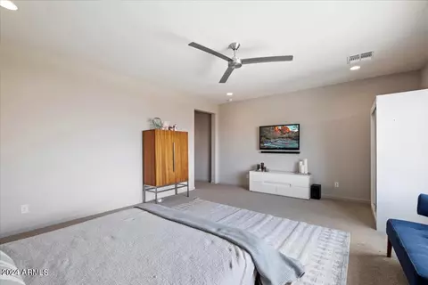 Bedroom - 5954 E Abraham Ln, Phoenix, AZ 85054 photo 2 of 5