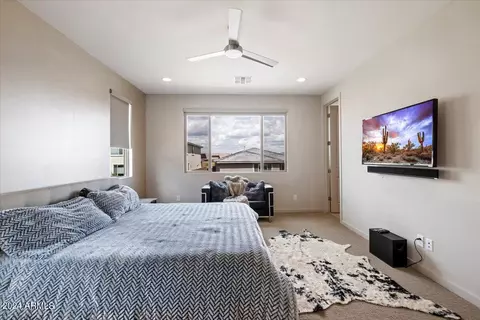 Bedroom - 5954 E Abraham Ln, Phoenix, AZ 85054 photo 4 of 5