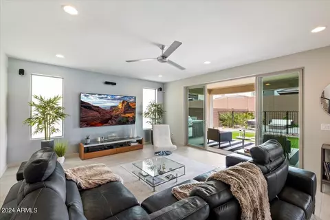Living - 5954 E Abraham Ln, Phoenix, AZ 85054 photo 1 of 5