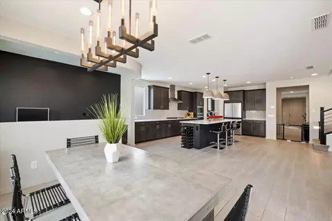 Dining - 5954 E Abraham Ln, Phoenix, AZ 85054 photo 2 of 4