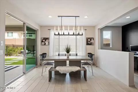Dining - 5954 E Abraham Ln, Phoenix, AZ 85054 photo 1 of 4