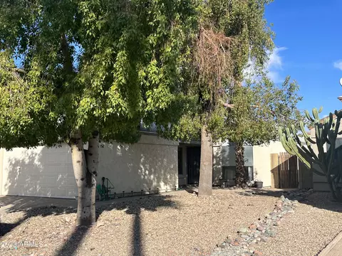 4022 W Electra Ln, Glendale, AZ 85310