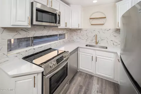 2670 E Oakleaf Dr, Tempe, AZ 85288